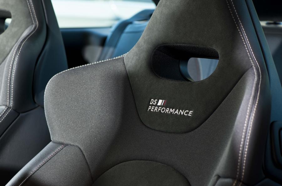 Детали интерьера DS 3 Performance 2016 года  (фото 32 из 35)